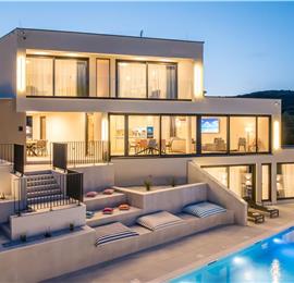 4 bedroom villa with heated pool and sea view in Vinišće, sleeps 8
